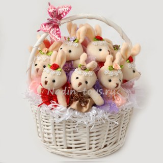 Корзина из 12 зайчиков